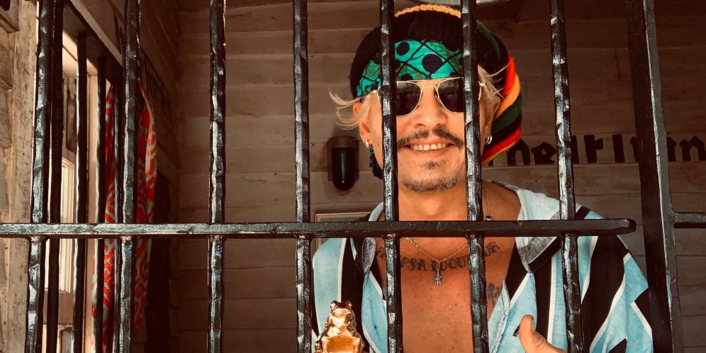 Johnny Depp Terima Penghargaan dari Penjara